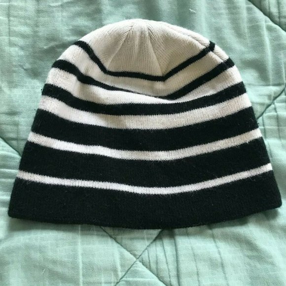 Hurly - Black & White striped hat (beanie) - Unisex - Picture 2 of 2
